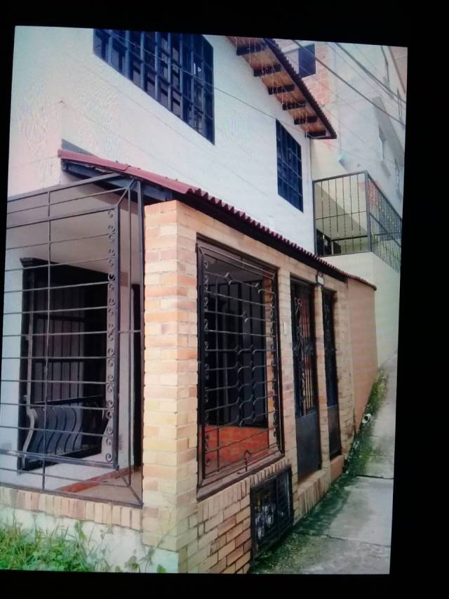 Casa en el barrio Balcones de Alejandria en Giron