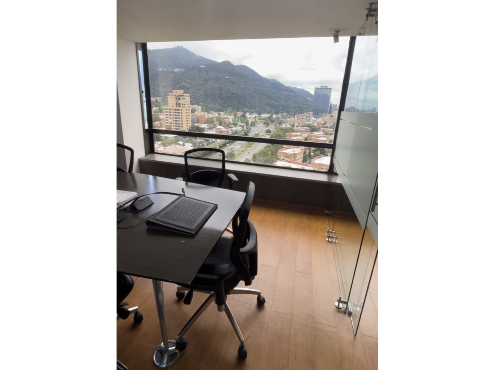 Bogota arriendo oficina remodelada y amoblada en teleport