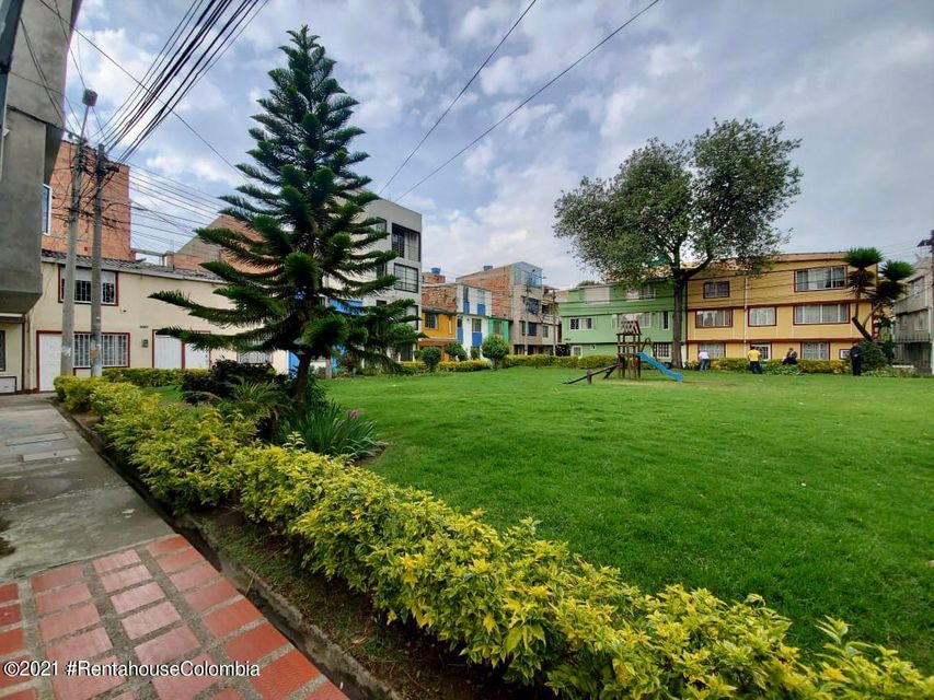 Casa en  Pinos de Lombardia(Bogota) COD: 22-598