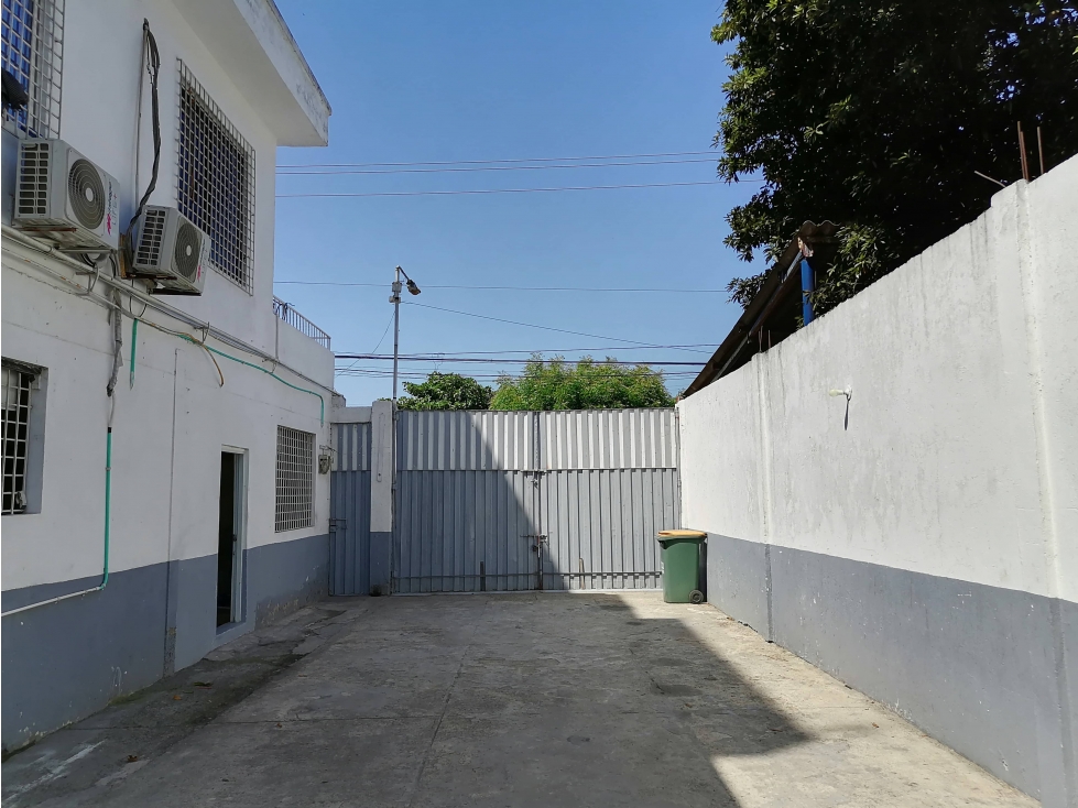 Cartagena Venta Bodega con Apartamentos en Brucelas