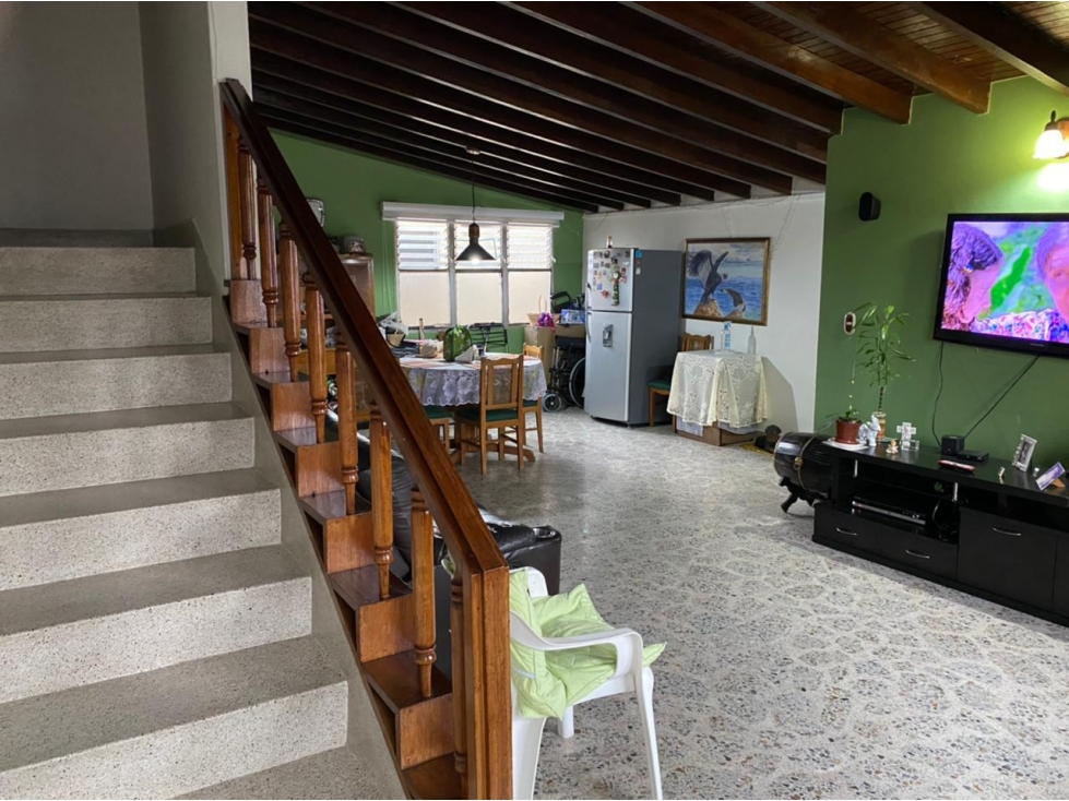 Se vende Casa Bifamiliar en los Colores ,Medellin