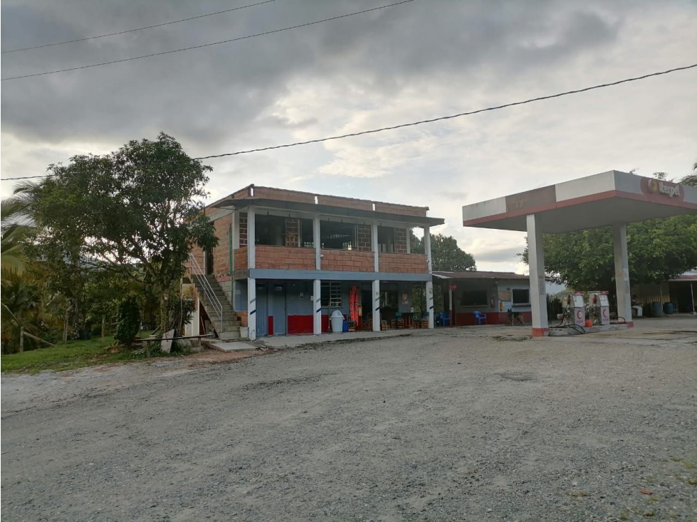 Bomba de Gasolina con Casa y Tienda en Yolombo vereda Villanueva