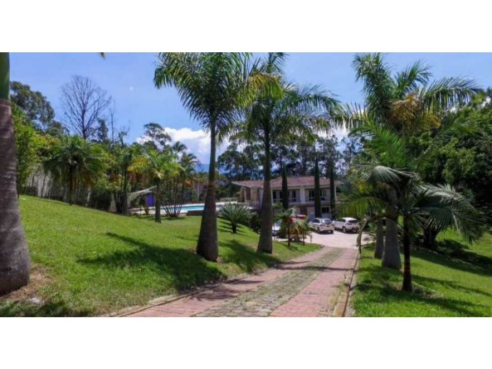 Hermosa Casa En El Poblado De 3660 m² Medellín - Antioquia